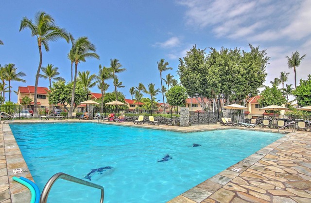 Airy Oceanfront Kailua-kona Gem w/Community Pool
