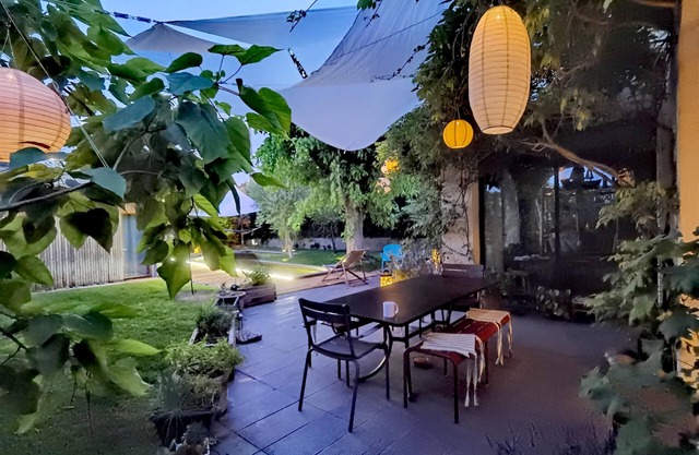 Aix Zen> Quiet Large garden with flowers in the heart of town, and its BIO pool!