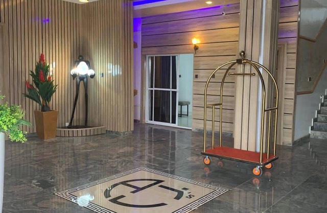 AJ'S Hotel & Suites