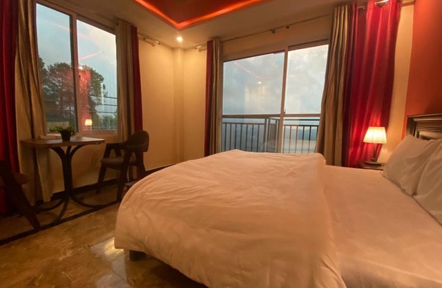 AK Hotel & Suites