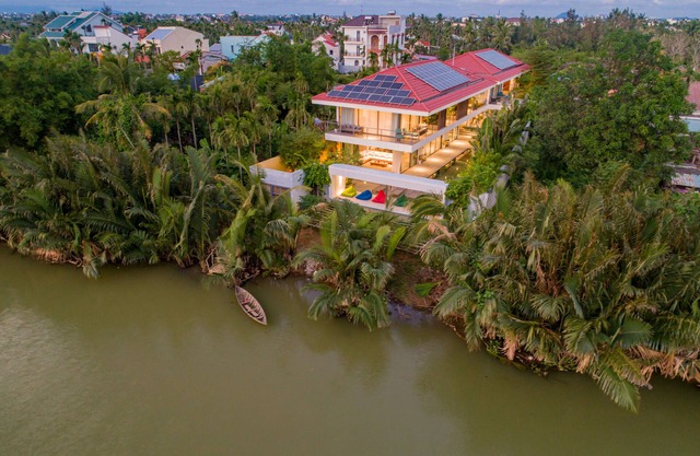 Akala Villa, Hoi An, Luxury 6 bedrooms, Superb Rivers View, Hoi An Ancient Town