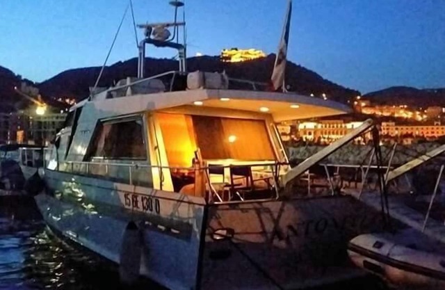 Akhir Cruise Charter