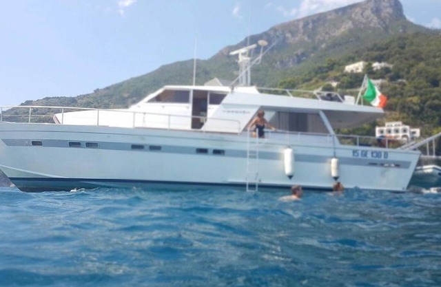 Akhir Cruise Charter