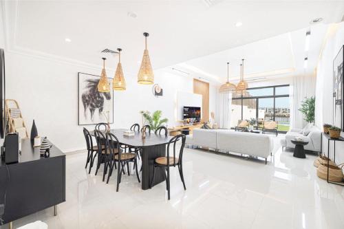 Al Bandar Luxury Villa with private pool - Al Dana Island Fujairah