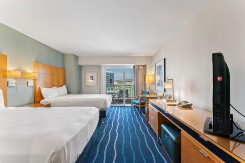Ala Moana Hotel Sleeps 4 near beach