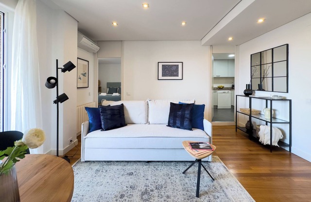 ALIAGA - APARTMENT + OFFICE AREA IN O'DONNELL, RETIRO (MADRID)
