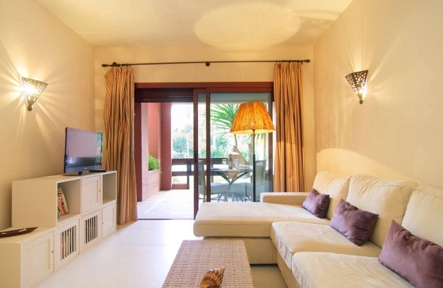 Alicate Playa renovated apartment direct access to garden