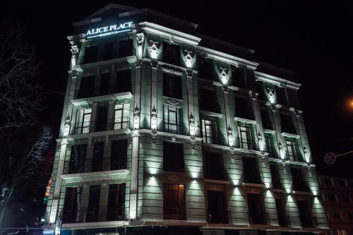 Alice Place Hotel
