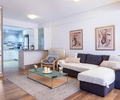 Alimos Bright Apartment near the Beach