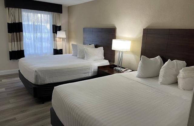 All-New, Ground-Floor, Huge Pool, Tiki Bar & Grill