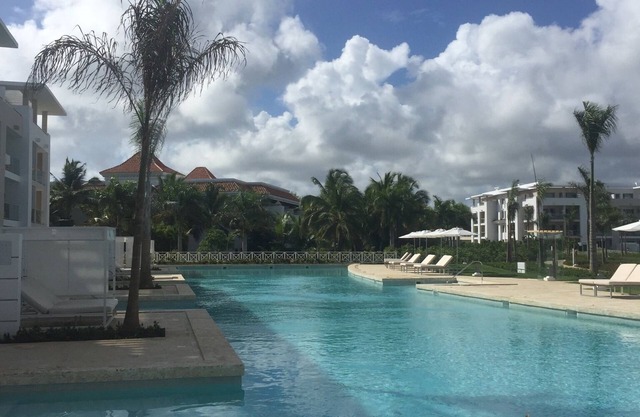 Alll inclusive 4 stars resorts walking distance to the beach fine dining