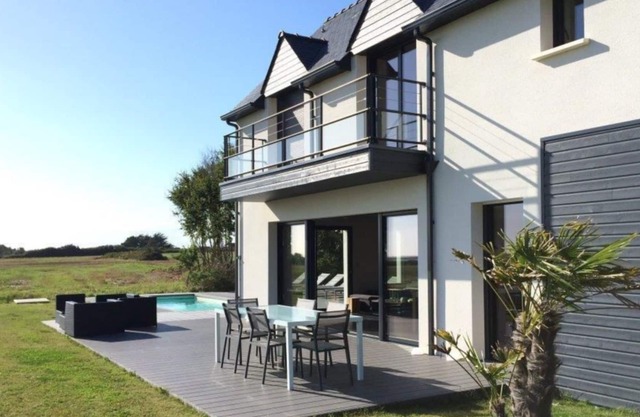 Alluring villa in Riantec with private pool