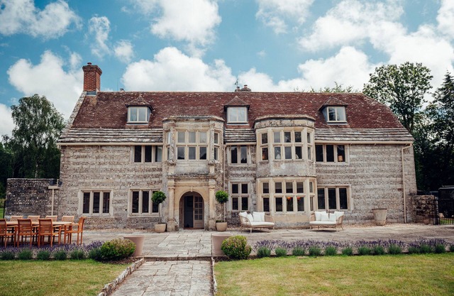 ALMER MANOR LUXURY DORSET COUNTRY ESTATE. SLEEPS UP TO 22,HOT TUB, TENNIS COURTS