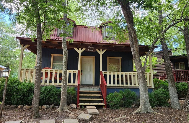 Almond Cabin 2-bedroom cabin