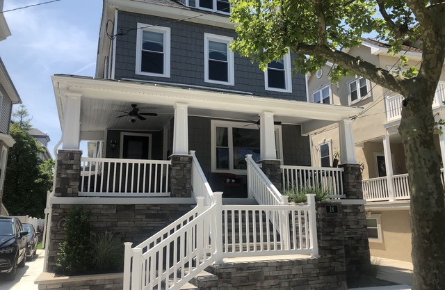 Almost Beachfront, 7 houses to the Beach