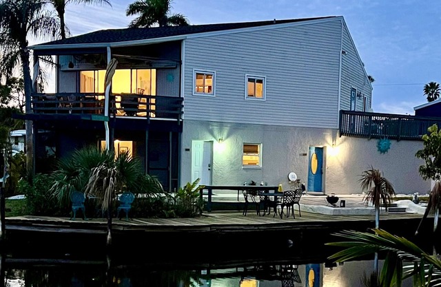Aloha Royal Palms! - Awesome private lodging on the water!