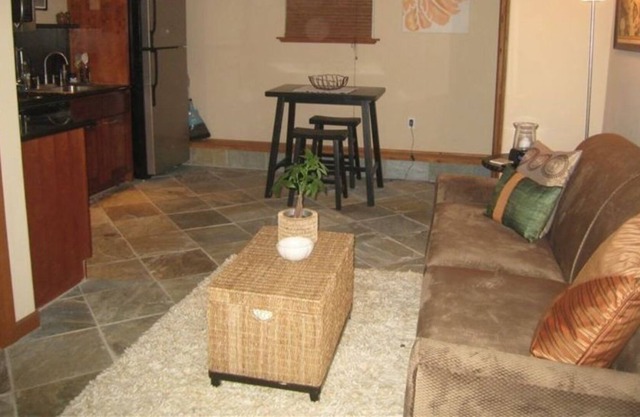 Aloha Studio Cottage - modern, quiet & cozy - steps to the beach ! Sleeps 2