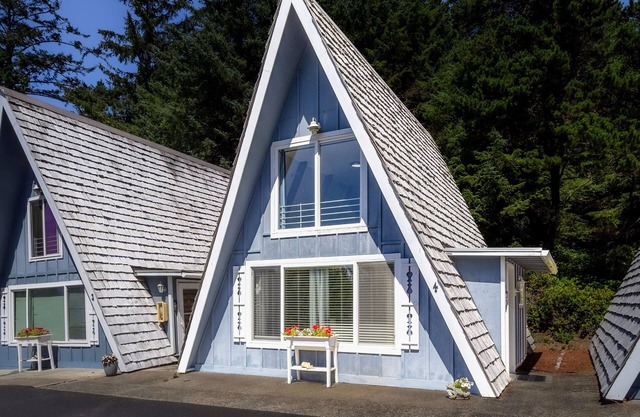Alpine Chalet #4 Full Loft - Otter Rock, OR