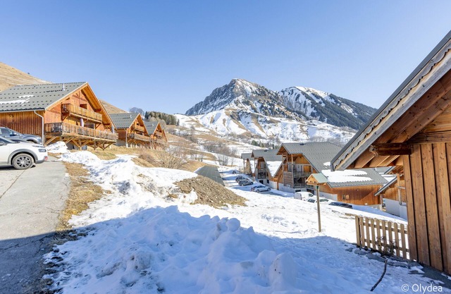 Alpine Haven: Hotel Unit w/ Ski Lockers & Kitchen, Near Slopes