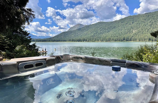 Alpine Lake Escape-Lakefront, Hot Tub, Dogs, Dock