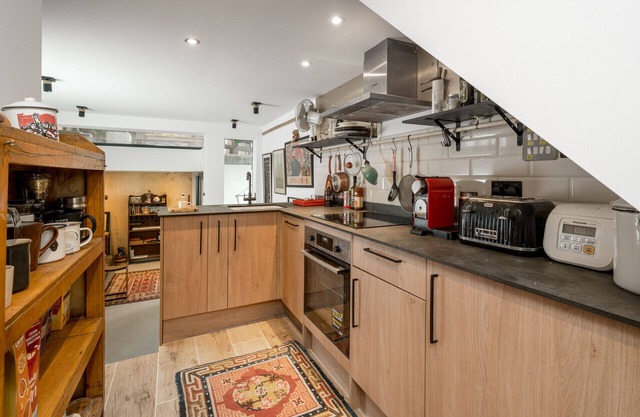 ALTIDO 1-bed retro flat w/ a private courtyard