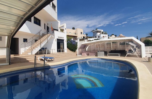 Altos del Golf - 5 bedroom villa with 4 bathrooms, pool and sea views