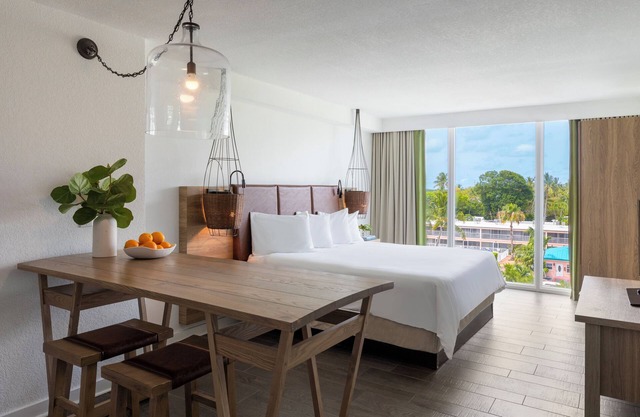 Always a Great Idea To Unwind! Free Parking, Onsite Pool, Pet-friendly