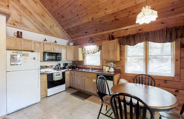 Always Misbehavin 1 Bedroom Cabin by RedAwning