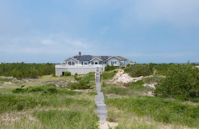 Amagansett Beachfront home, private pool, tennis