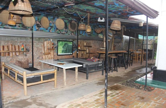 Amahoro Guest House - Double Room with Private Shower Room