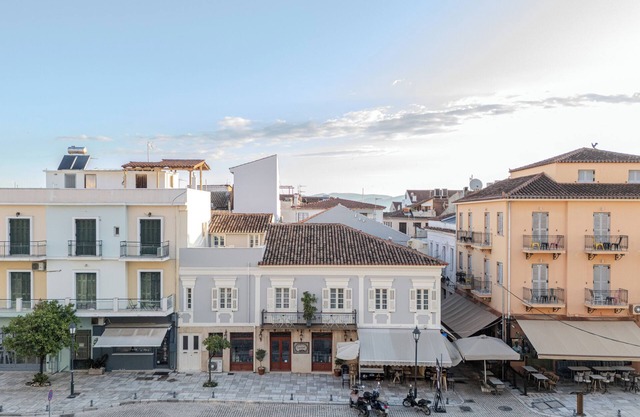 Amalie Suites