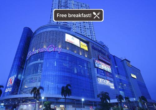 Amaris Hotel Season City