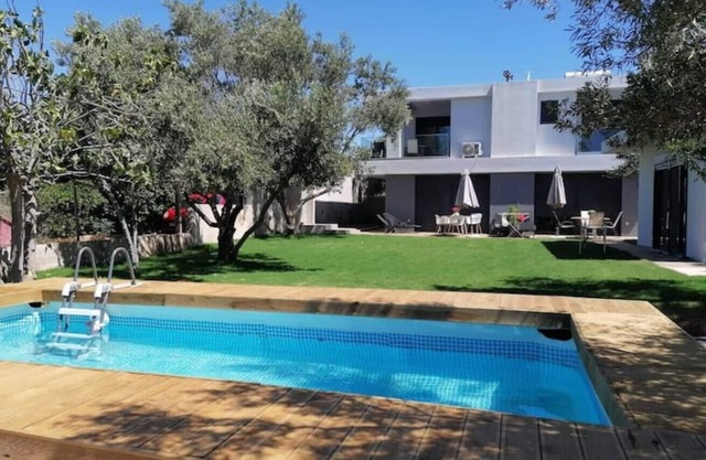 Amazing 1BR in villa. Garden & small pool. Seaview