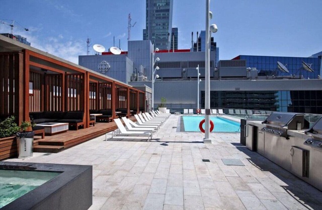 Amazing 1BR Suite - Rooftop Pool - View
