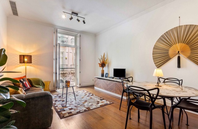 Amazing 2 bedroom, 2 bathrooms apartment in the heart Lisbon Chiado city center