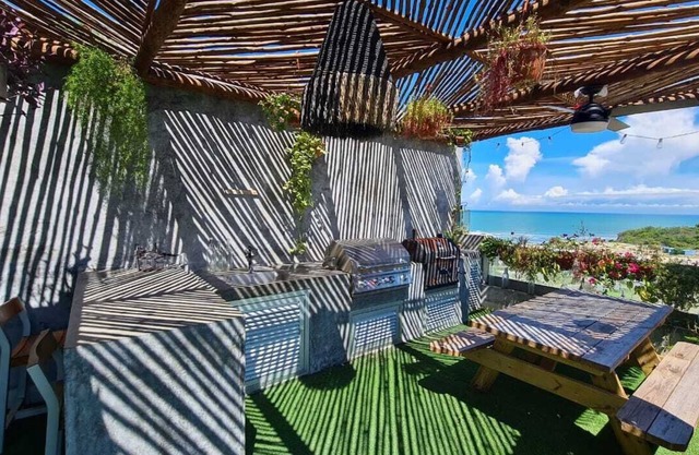 *Amazing 2-level Penthouse w/Rooftop @ Casamar*