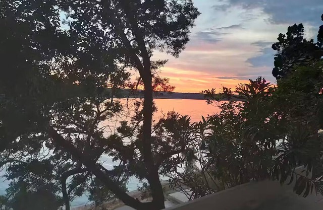 Amazing 4-room house next to the sea, free parking