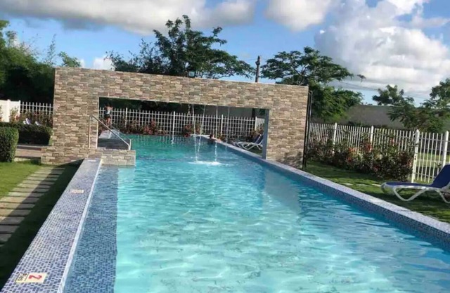 Amazing Apartment with pool 25min from The Airport