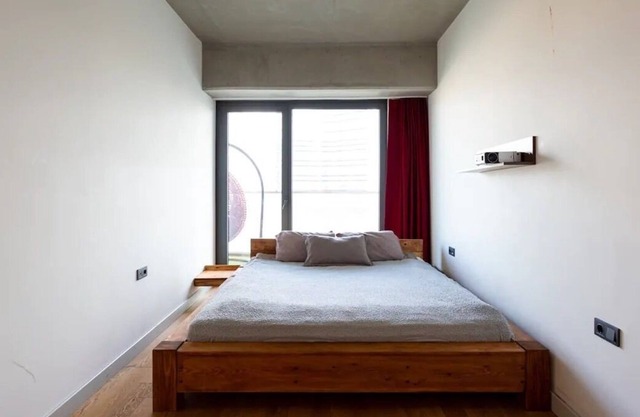 Amazing Central King Suite in 2 BR condo W Pool & Gym ( Ideal for long Stay)