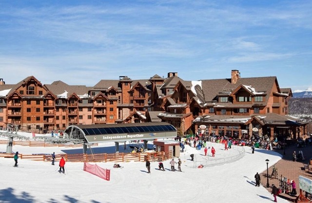 Amazing Christmas Week Ski-In and Ski-Out Grand Lodge on Peak 7 Breckenridge, CO
