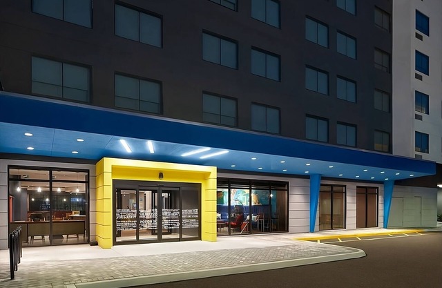 Amazing Deal! 2 Gorgeous Units, Parking, Near Sheridan Square Shopping Center!