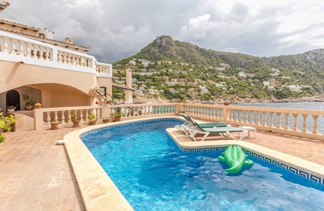 Amazing duplex over the sea with pool