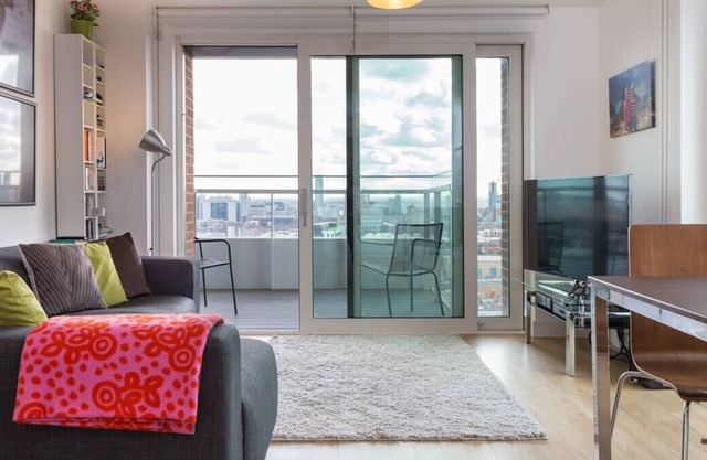 Amazing East London 3 Bedroom Apartment with London Views