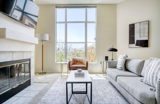 Amazing Fremont 2BR w/Pool, W/D & Gym, near TJ & WF, by Blueground
