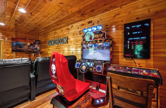 AMAZING Game Room, Hot Tub, Gatlinburg, Private