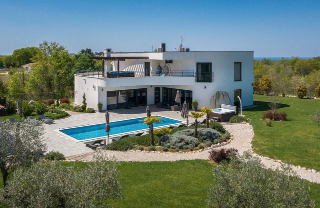 Amazing home in Jursici with sauna
