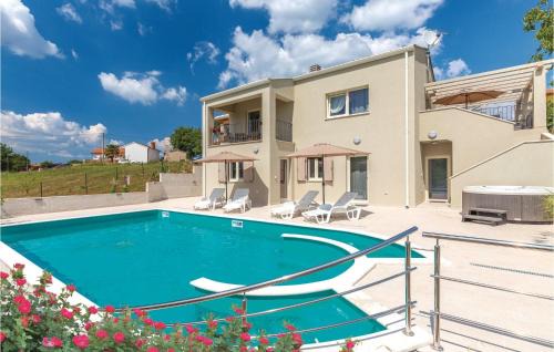 Amazing Home In Visnjan With Sauna