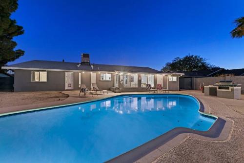 Amazing Home! With Free Large Private Heated Pool