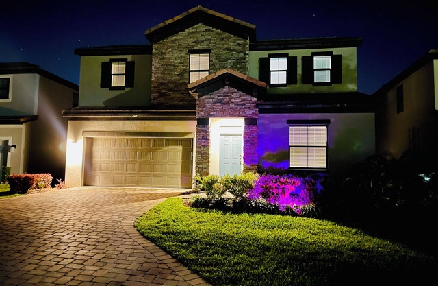 Amazing Lakeview 4 BR Vacation Home with Heated Pool! Near All Parks.