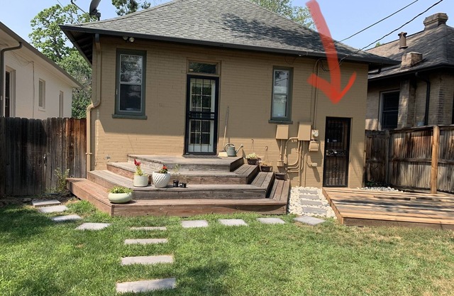 Amazing Location- walkable to park, coffee & more! Cozy 1 Bd/1 Ba Private Suite